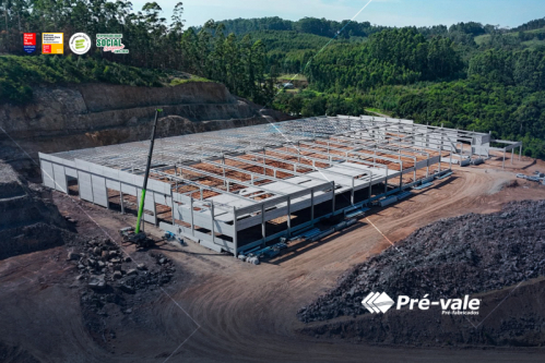 Como o pré-fabricado de concreto reduz o custo total da obra?