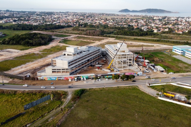 Pré-vale executa estrutura pré-fabricada no Campeche para o Oka Floripa